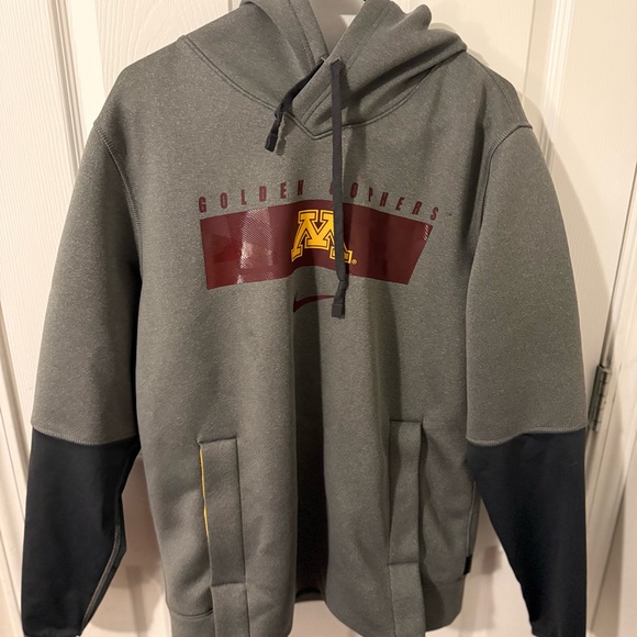 Nike Gray and Black Golden Gophers Men’s Hoodie - Picture 2 of 7